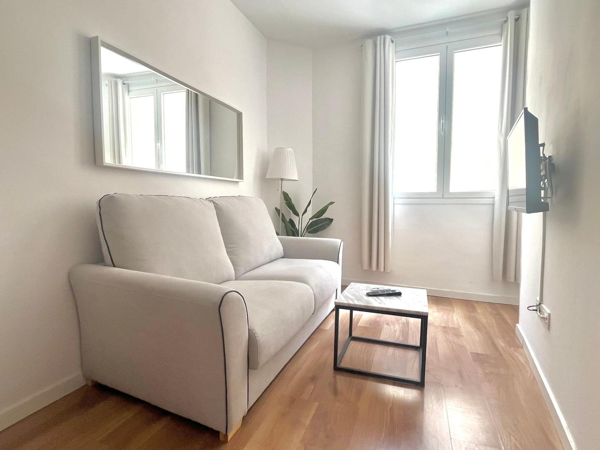 Dplace To Be - Amazing Apartments In Historic Center, Madrid